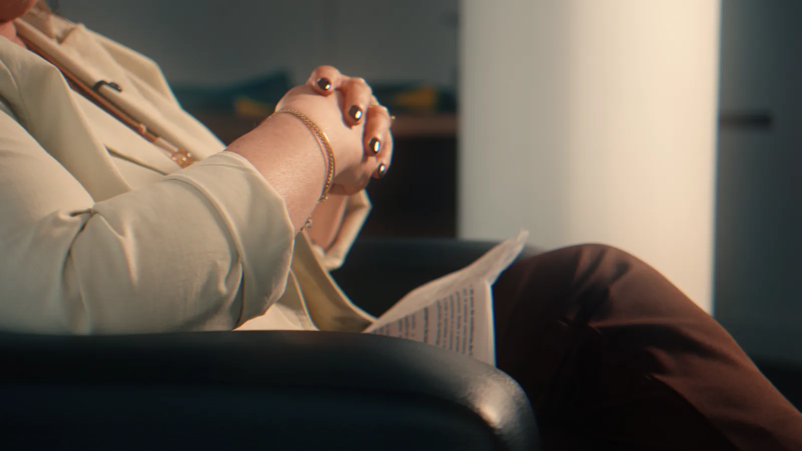 Detalhe das mãos durante a captação de uma entrevista